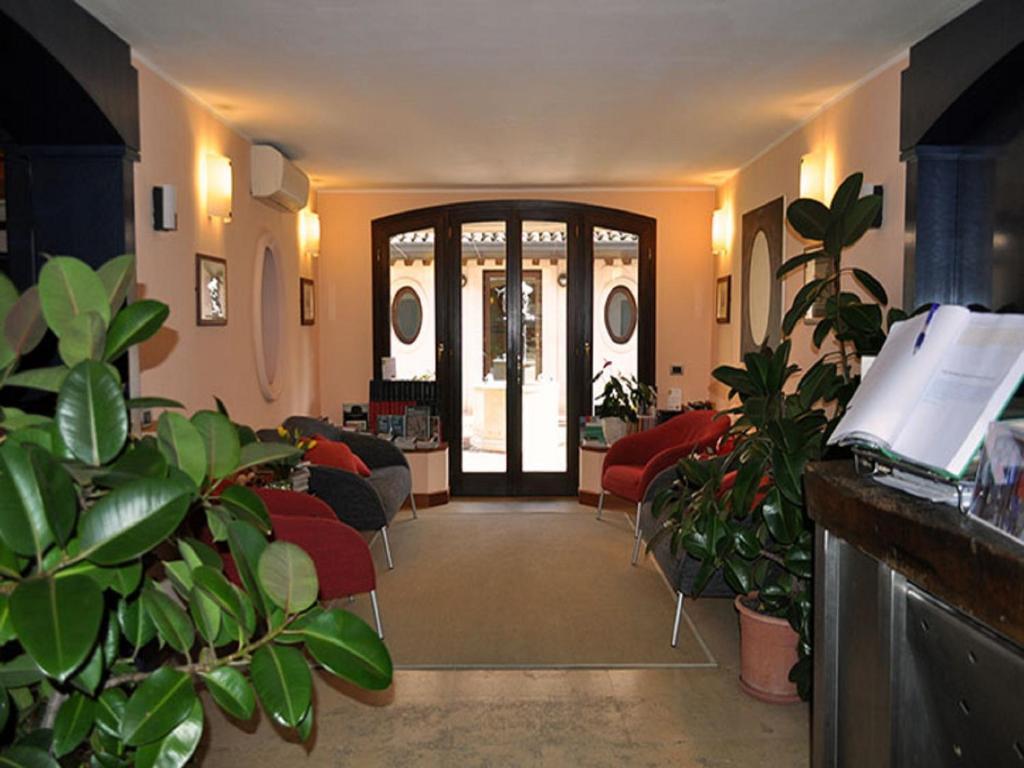 Hotel Dolcemela à Ferrare Extérieur photo